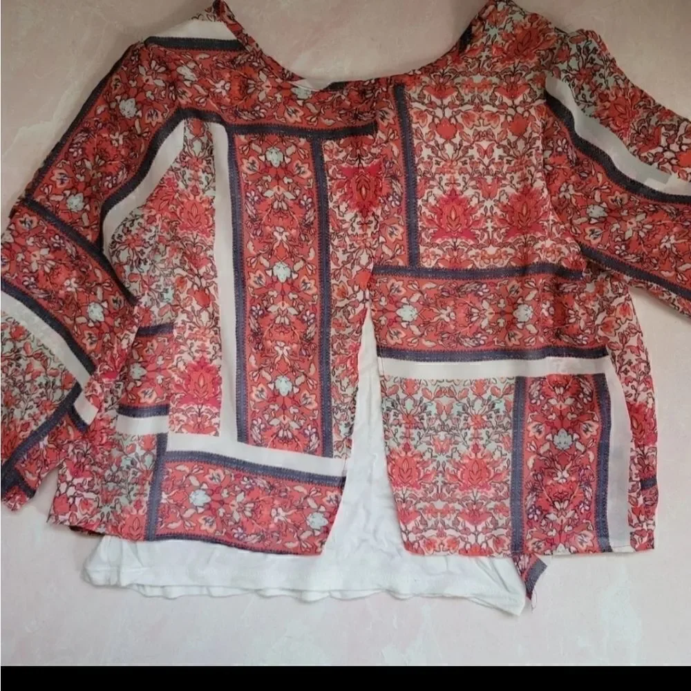 Boho flowy floral blouse